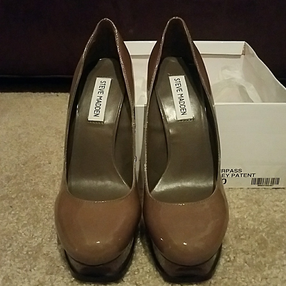 Steve Madden Surpass grey patent heels